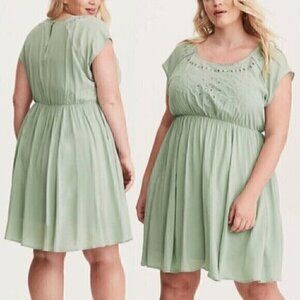 TORRID 1 Plus Size Mint Green Eyelet Skater Dress Solid Cap Sleeve Boho Shift 1X